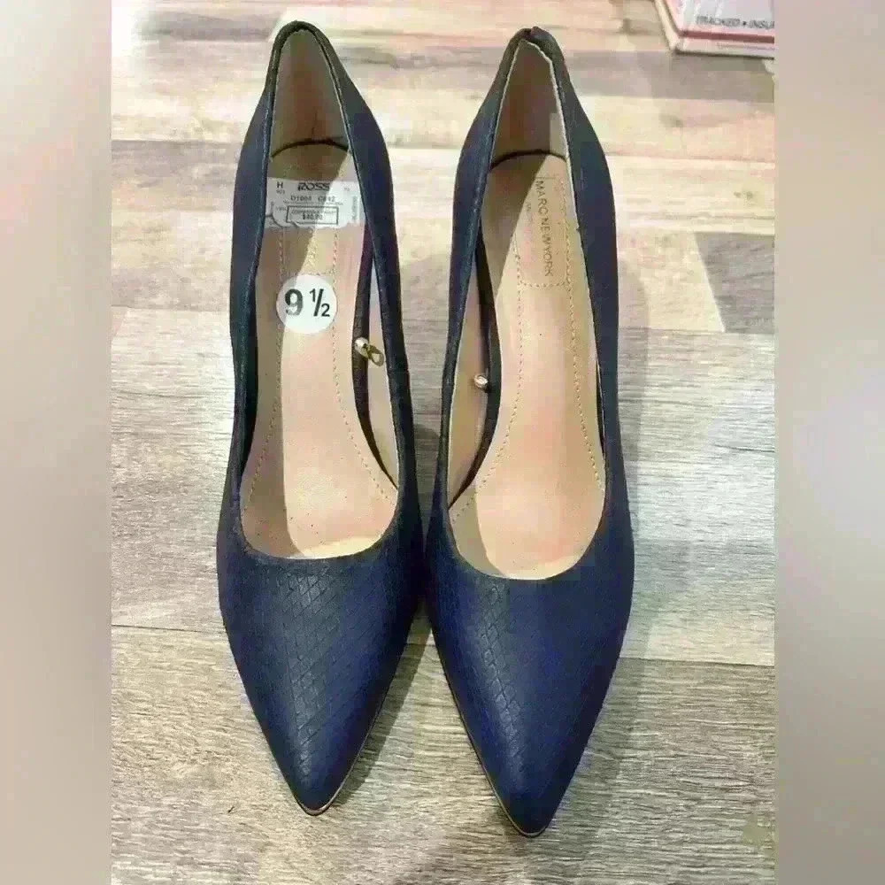 Marc New York Andrew Mark navy blue heels shoes size 9 1/2 - Picture 2 of 3